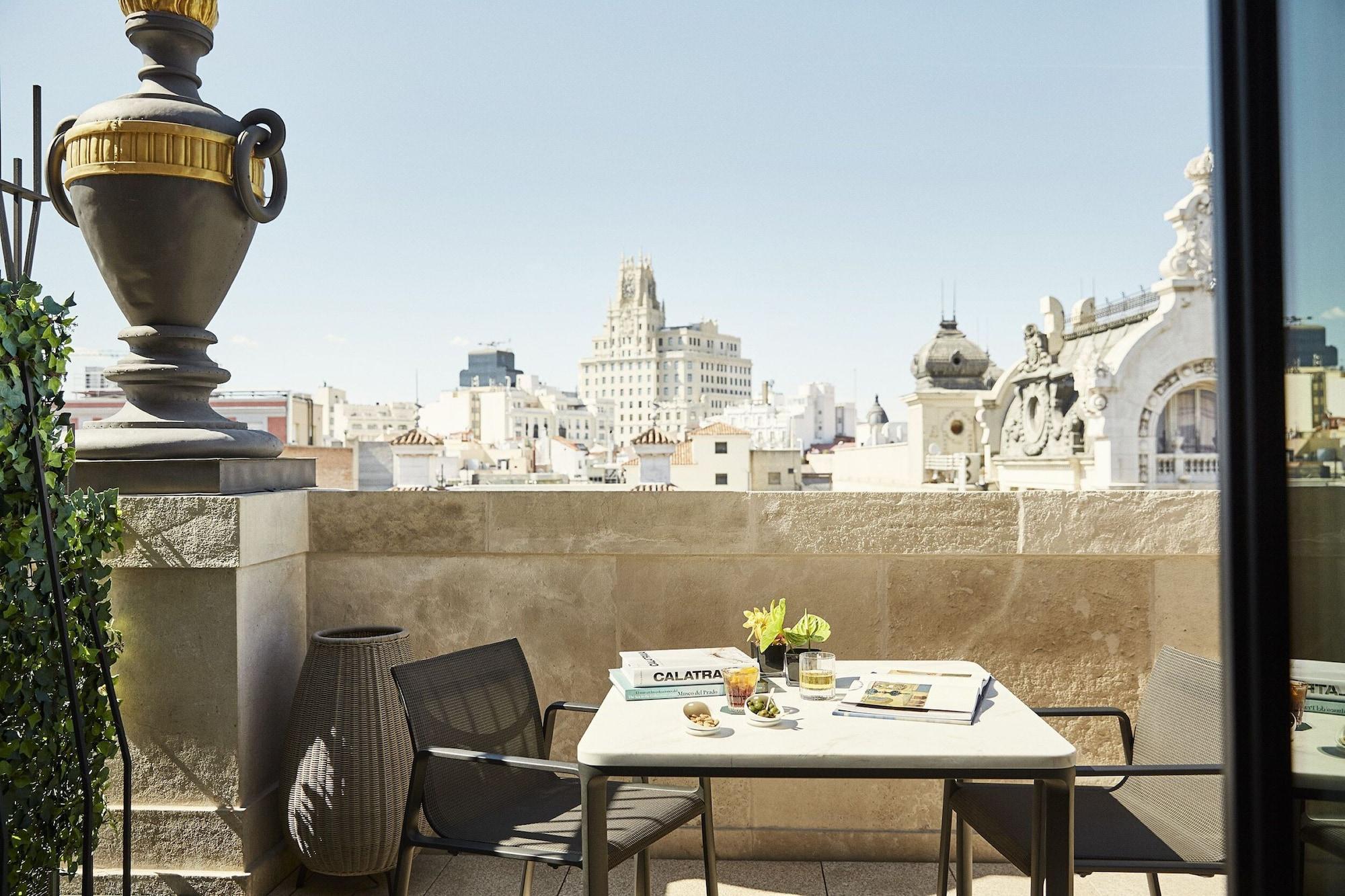 Four Seasons Hotel Madrid Esterno foto